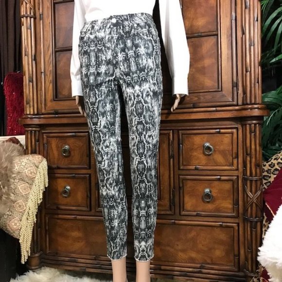 Suko Jeans Platinum Snake Stretch Cotton Blend Raw Edge Hem Jean - Picture 2 of 14